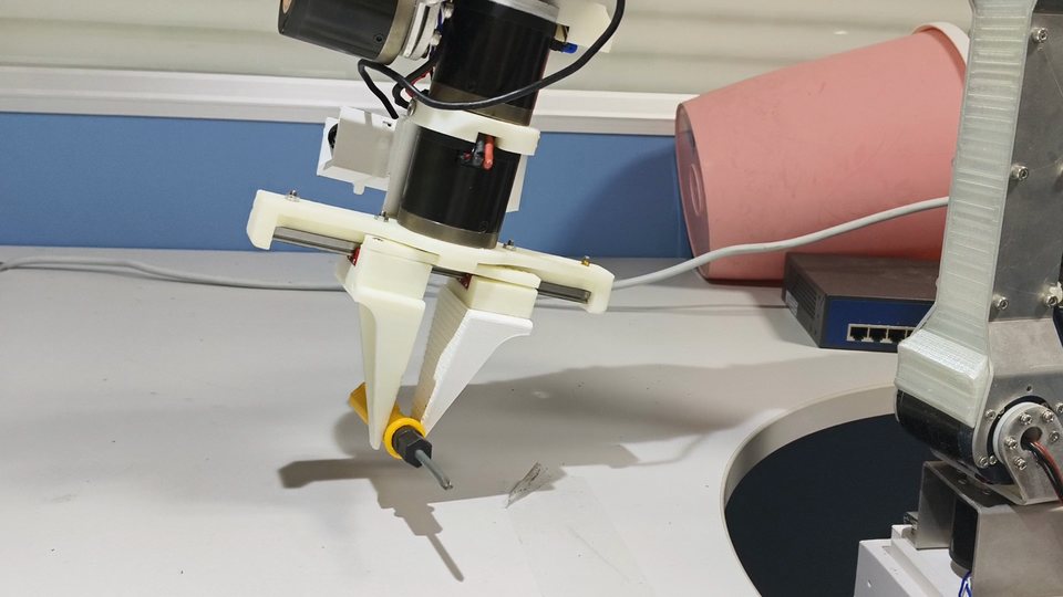 DIYRobot rotating a screwdriver